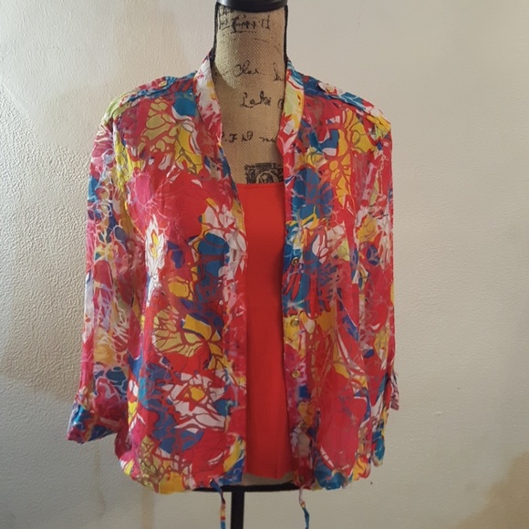 Flowery lace like jacket with tank top. Drawstring - Picture 4 of 5